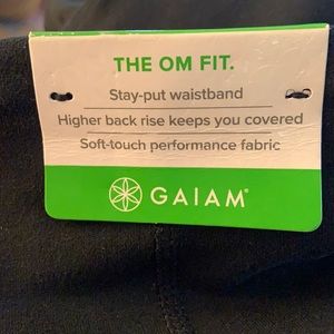 Gaian Om High Rise Yoga Capri Black XL
